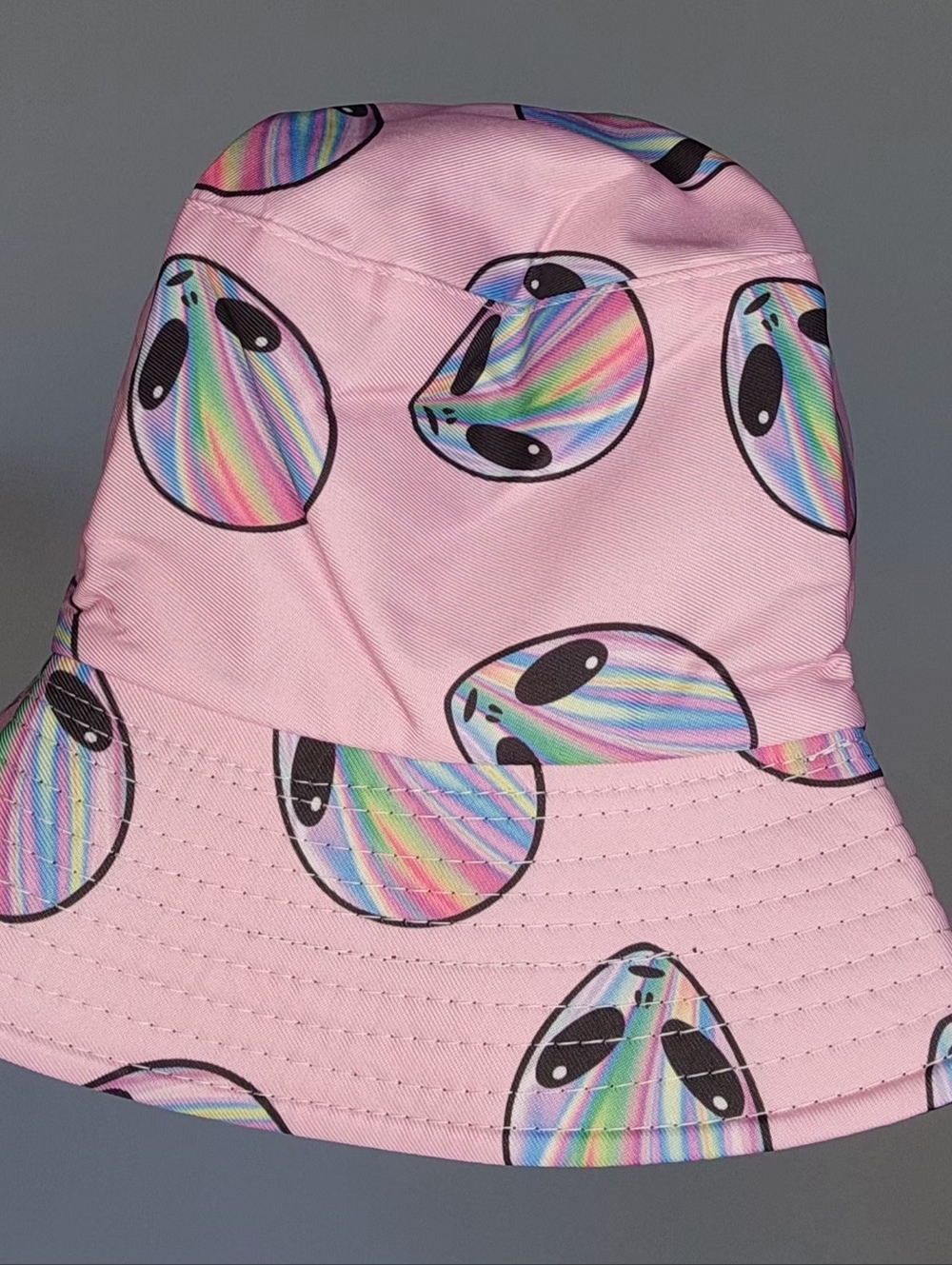 Pink alien hat - Picture 2 of 5